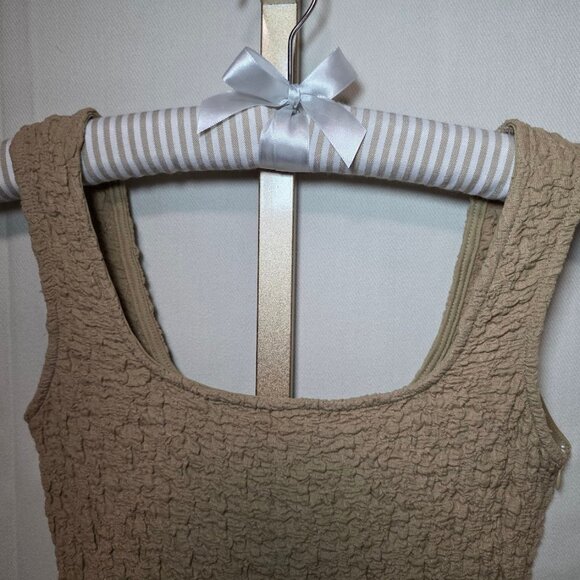 NWT Sadie & Sage Popcorn Midi Dress w/ Slit Taupe S - Picture 3 of 9